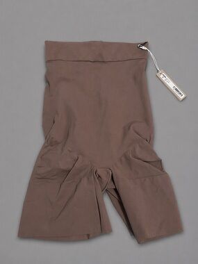NWT Everyday sculpt short